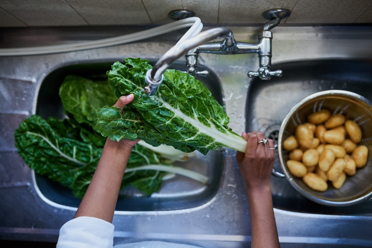 washing leafy greens