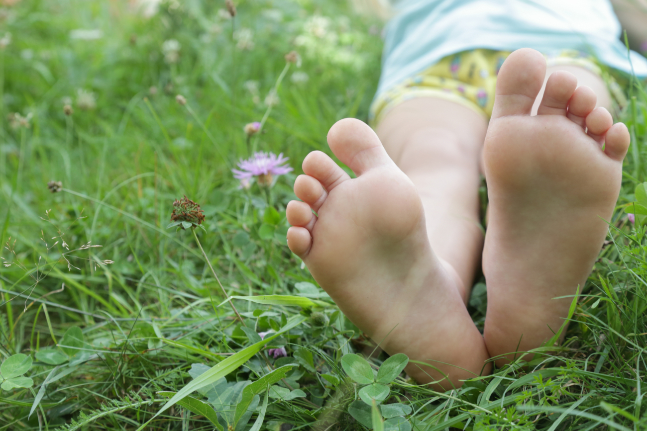 child's feet on grass