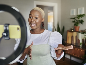 Black woman social media influencer